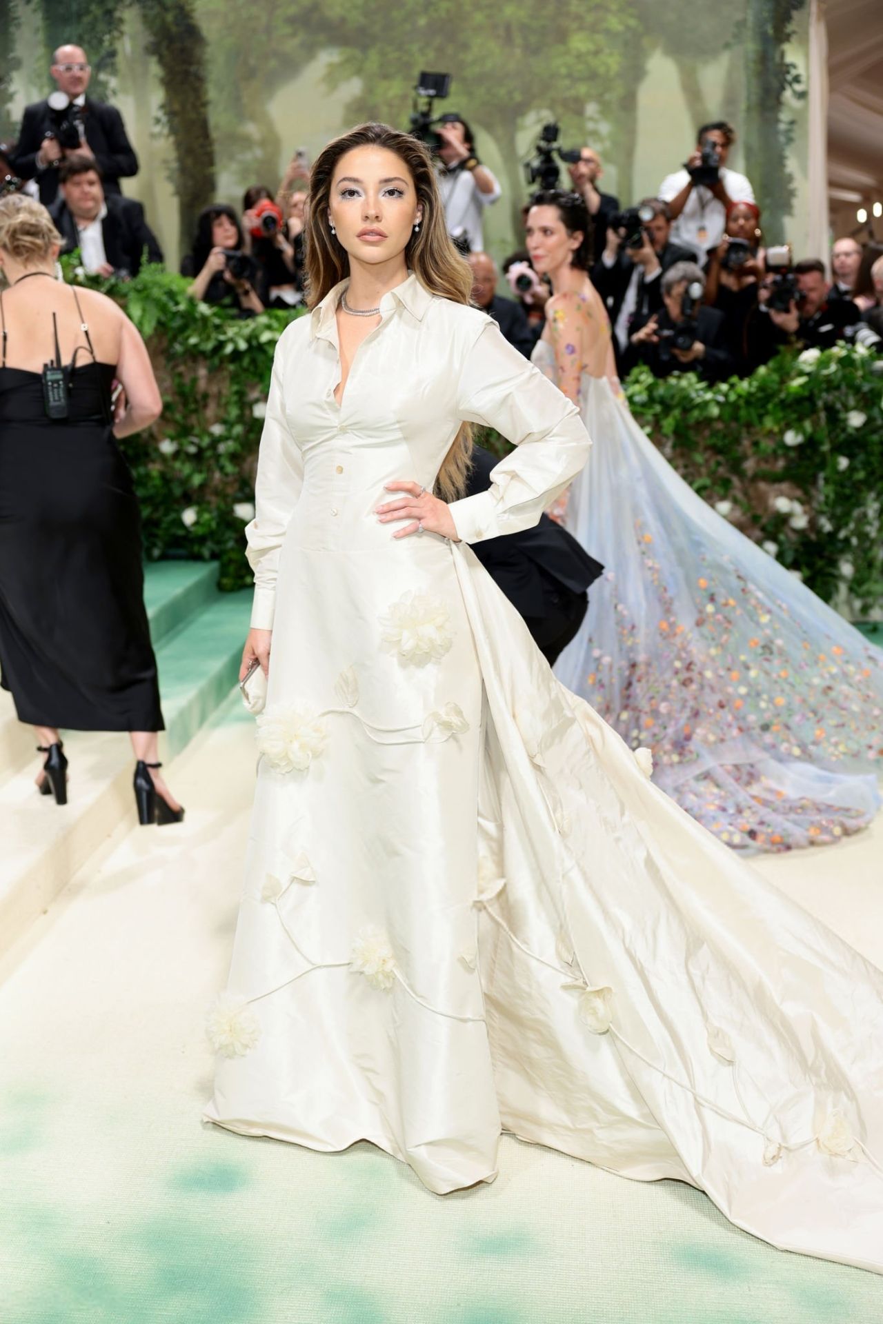 MADELYN CLINE MESMERIZING MET GALA 2024 FASHION EVOLUTION NEW YORK04